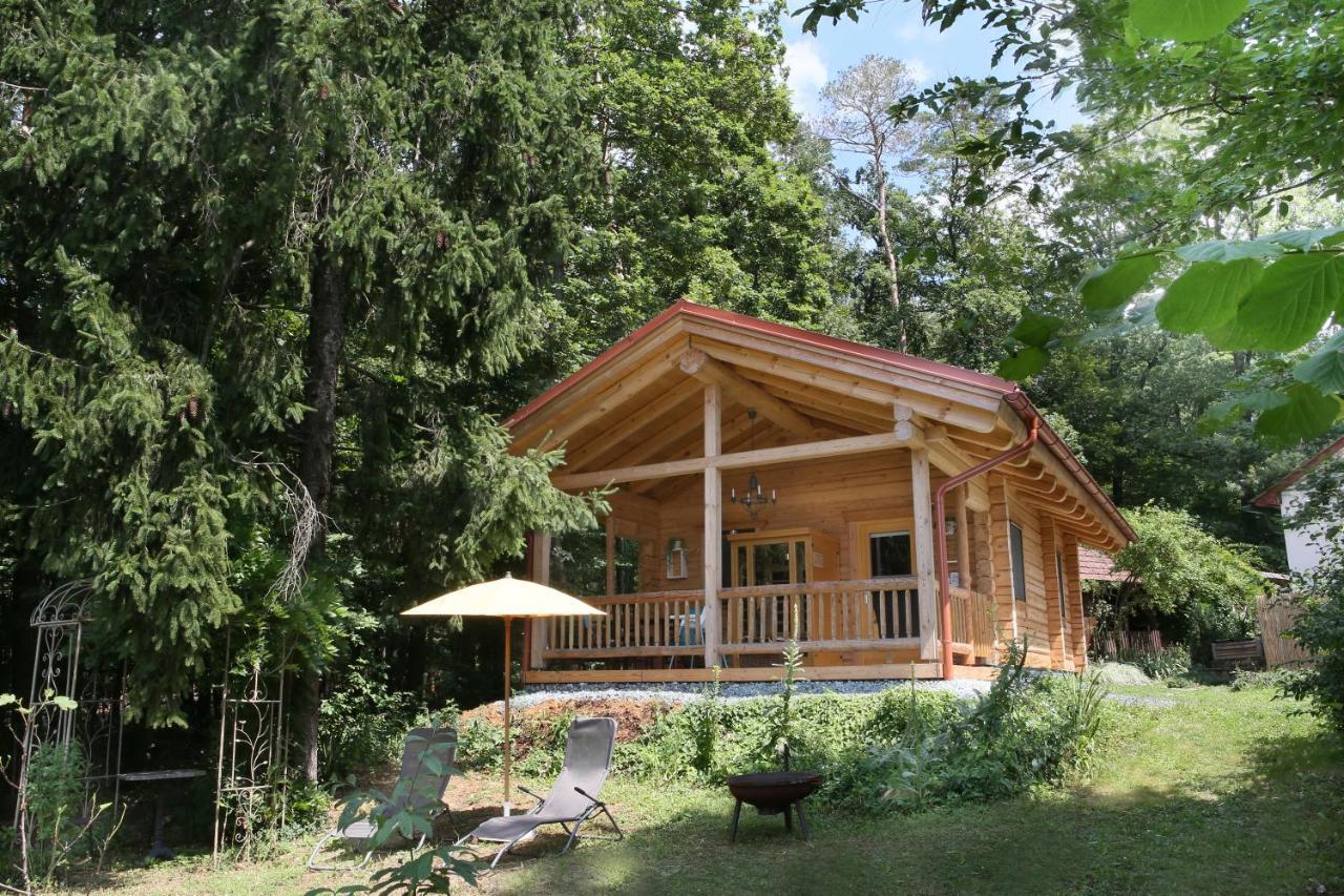 Blockhaus Chalet Mit Beheizbarem Badefass Und Infrarotsauna Auf Der Terrasse Oberschützen エクステリア 写真