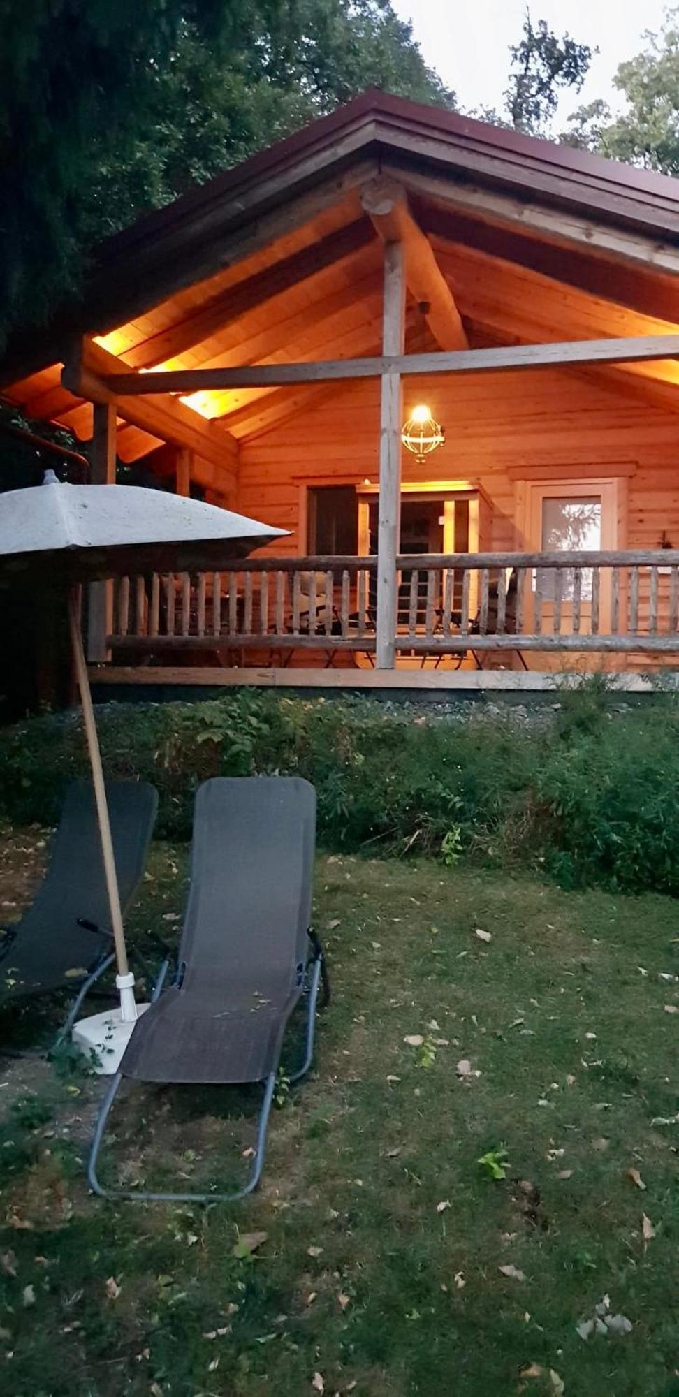 Blockhaus Chalet Mit Beheizbarem Badefass Und Infrarotsauna Auf Der Terrasse Oberschützen エクステリア 写真